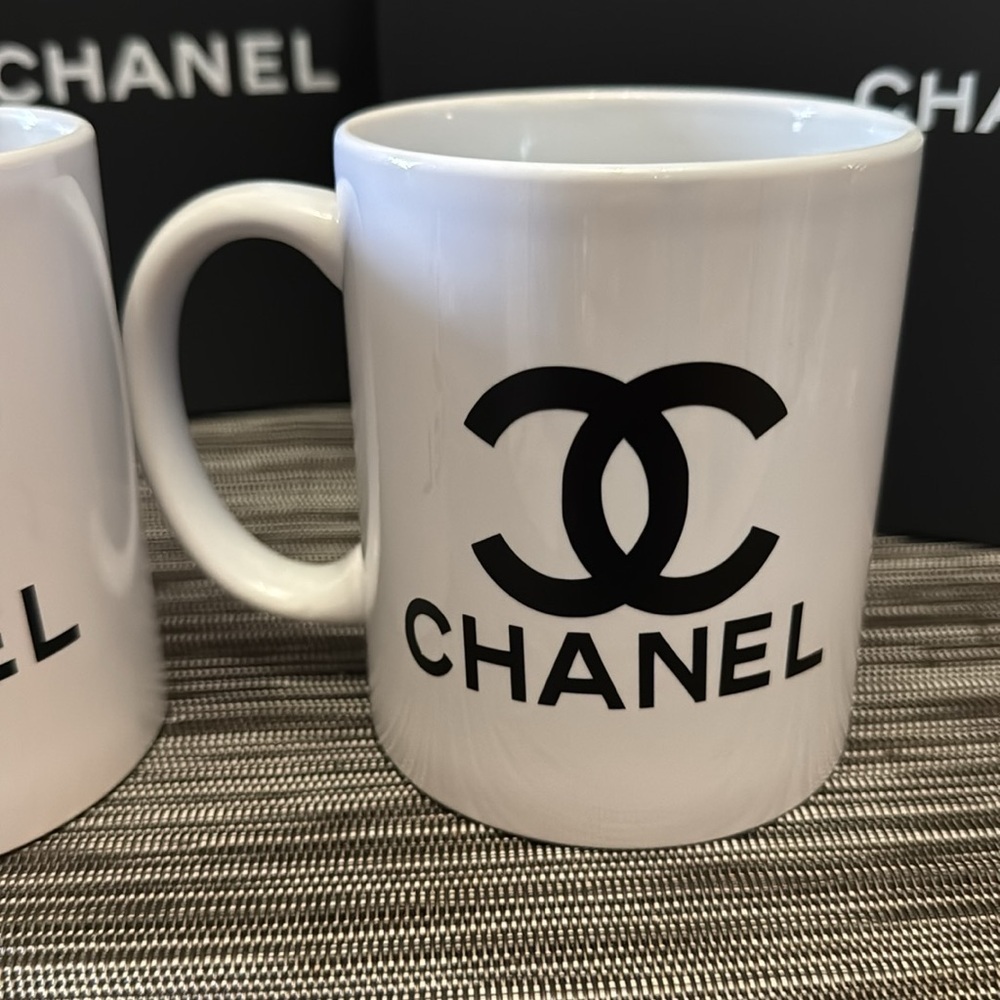 TWO luxury Black and White Accent Mugs - Picture 3 of 4